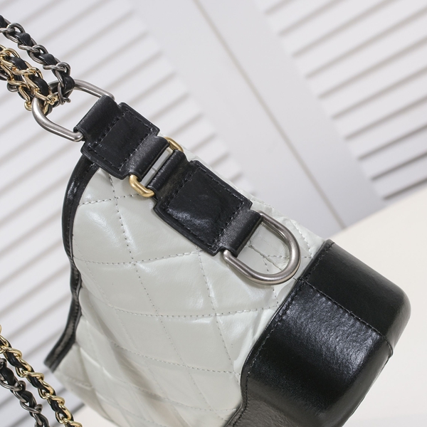 シャネルバッグ角部分ディテール